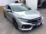 自社整備工場で点検整備をおこなってからお渡ししています。車検が残っている場合は『12ヶ月点検整備』を、車検整備付きの場合は『車検整備』をおこないます。整備費用は車両本体価格に含まれています。
