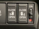 【両側パワースライドドア】両側がパワースライドドアになっており、運転席のスイッチやスマートキーでも開閉が可能です!開口部も広いので乗り降りも楽々♪