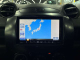 ディスプレイオーディオやカーナビは、現代のドライブにおいて欠かせない装備のひとつです。初めての場所でも迷いにくく、快適なルート案内で運転をサポートします。移動中のエンターテインメント性も高まります。