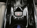 電動パーキングブレーキを搭載。スイッチ操作でパーキングブレーキを作動・解除することが可能ですので、操作の力が不要ですよ♪
