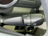 【オートライト】車外の明るさに応じて自動的にライトの点灯・消灯をしてくれます