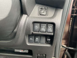 運転席の右下に各種スイッチがまとめられています。