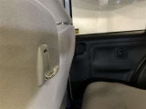 荷物を掛けるフック付いています