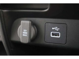 USBオーディオ用ソケットがついていますので携帯電話などを接続すれば音楽等の再生が可能です!