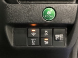ハンドルの右側にはヘットライトリベライザーとVSA(ABS+TCS+横滑り抑制)の解除スイッチがついています。ヘッドライトリベライザーは道路状況や積荷の加重に応じてライトの高さを調節できます。