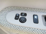 駐車時や狭い道でのすれ違い時に気を使うミラー。電動格納式ドアミラーはそんな時に便利です。