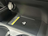 置くだけで充電可能なワイヤレス充電器付きです!