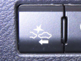衝突被害軽減ブレーキを装備しております。