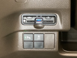 ハンドルの左下にETCとHondaセンシング用の、VSA(ABS+TCS+横滑り抑制)解除スイッチなどがついています。高速道路の料金所の通過も楽々です。 カードの取り出しもしやすい場所についています。
