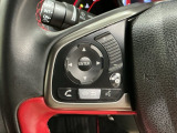 ステアリングにオーディオ操作スイッチが付いています。オーディオ画面に直接タッチしなくても操作が出来ますので、運転に集中できます。