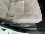 痛みの出やすい運転席シートの角、フロアマット、座面、ともに良好です