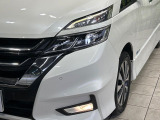 【LEDヘッドライト】悪天候や夜間走行時も良好な視界を確保し安心して運転できる高輝度LEDヘッドライトを装備!点灯速度が早く、消費電力も抑えられています。