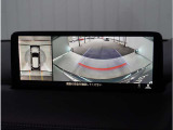 【360&deg;ビュー・モニター】専用カメラにより上から見下ろしたような視点で360度クルマの周囲を確認することができます。駐車が苦手な方でも縦列駐車や幅寄せ時に活躍してくれます。