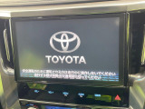 【純正ナビ】人気の純正ナビを装備しております。ナビの使いやすさはもちろん、オーディオ機能も充実!キャンプや旅行はもちろん、通勤や買い物など普段のドライブも楽しくなるはず♪