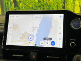 【10.5インチナビ】高級感とインパクトのある大画面ナビを装備。各種オーディオ操作はもちろん、スマホ連携もできる利便性の高いナビです♪