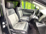 運転席まわりには十分なスペースがあり、大柄な方でもゆったり運転していただける環境です。