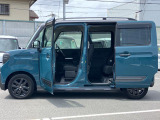 大きく開くドアで乗り降りらくらく☆