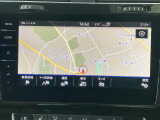 タッチスクリーンを採用。従来のナビゲーションシステムの域を超える、車両を総合的に管理するインフォテイメントシステムです。