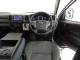 視界良好、操作しやすい運転席です。