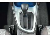 ハイブリッドカーですが運転操作は普通の車と変わりませんのでご安心ください。操作方法はスタッフが説明いたしますのでお気軽にご質問ください