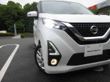 LEDヘッドランプ&ハロゲンフォグランプを装備しております。ハイビームアシストとオートライト機能もありますので、周囲の状況に応じてライトを点灯&hArr;消灯してくれます。