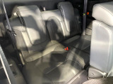 床下収納式のサードシートです。座席部分をコンパクトに収納でき、広大な荷室スペースとしてお使いいただけます!乗車人数や荷物の量など利用シーンに合わせて3列目を有効活用でき、とっても便利♪