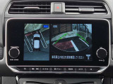 アラウンドビューモニター。上空から見下ろしているような映像で、スムースな駐車をサポートします。