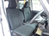「ゆったり座れて疲れにくいシート」運転席は柔らかすぎず、しっかり支える設計♪長時間運転しても腰にやさしく、毎日の通勤やお買い物も快適です♪