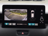 バックモニター付きで、車庫入れやバック時の後方確認をしっかりサポート。モニターに映し出される映像で死角も確認しやすく、狭い場所での駐車や後退時の操作をより安心して行えます。
