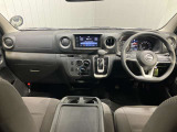 スッキリした運転席まわりでフロントガラスも大きく前方の視界が見やすいので運転しやすいです!