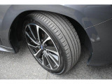 タイヤサイズは225/45R18です