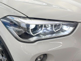 ●LEDヘッドライト:夜間走行時も良好な視界を確保し安心して運転できる高輝度LEDヘッドライトを装備!点灯速度が早く、消費電力も抑えられています。