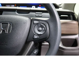 Hondaセンシングの機能のひとつ、アダプティブクルーズコントロール付!アクセルから足を離しても設定したスピードと前車との車間を保ち走行してくれます!車線維持もアシスト☆高速道路で疲労軽減ですね☆