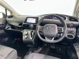 運転席まわりです。 各操作スイッチは使いやすい位置に配置されてます。