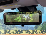 【スマートリヤビューミラー】後席の大きな荷物や同乗者で後方が確認しづらい時でも安心!カメラが撮影した車両後方の映像をルームミラー内に表示。クリアな視界で状況の確認が可能です!