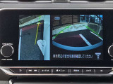 左前タイヤ付近の映像でドライバーの死角を補助。発進低速時の障害物、溝等の確認が出来ます。
