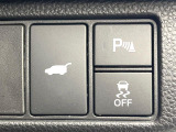 【パワーバックドア】スマートキーや運転席のボタンを押すだけでリアゲートが自動で開閉します!荷物を持っている時や、高い位置にあるバックドアを閉める際に便利な機能です♪