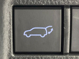 【パワーバックドア】スマートキーや運転席のボタンを押すだけでリアゲートが自動で開閉します!荷物を持っている時や、高い位置にあるバックドアを閉める際に便利な機能です♪