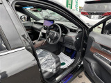 【運転席】座り心地が良いシートなので長時間の運転でも快適にお過ごしいただけます。新品のフロアマットのご注文も可能です。掲載箇所以外にご希望の写真がございましたらお気軽にお問い合わせ下さい。