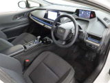 シンプルで使いやすいデザインの運転席です。