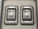 【シートヒーター】寒い日に重宝するシートヒーター!エアコンより早く温まってくれるので寒がりの人も安心ですね♪エアコンの温風は乾燥するから苦手、という方にもをおすすめです。