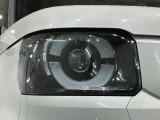 LEDヘッドライトは、点灯の瞬間から最大光量を発揮し、突然暗くなるトンネルなどでの安定感を高めます。