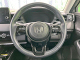 インテリアに合わせたデザインのステアリングは、運転される方のことも考え、運転しやすい形状、大きさです。是非一度、実際に触ってお確かめください。