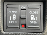 【両側パワースライドドア】スマートキーや運転席のスイッチで後席両側スライドドアの開閉が可能♪電動だから力を入れてドアを開ける必要が無く、小さなお子様でも簡単に開け閉めでき快適です♪