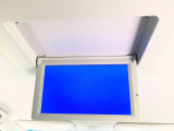 【フリップダウンモニター】大画面モニターで後席でもエンタメをお楽しみいただけます。小さなお子様にも大人気の装備です♪