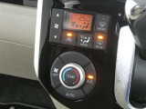 【オートエアコン】車内温度を感知して自動で温度調整をしてくれるのでいつでも快適な車内空間を創り上げます!どの席に座っても快適なドライブが楽しめます♪