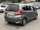 リアはプライバシーガラス付です。見た目もかっこいいですよね。また、太陽光を防ぐので冷房の効きを良くする効果もあるんです。エアコンを控えめにすれば燃費向上も見込めますよ。
