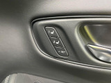 【メモリー機能付きパワーシート】ドライバーごとに設定したシート位置を記憶して、ボタン一つで切り替えできる便利な機能!運転する方が複数名いらっしゃるご家庭におすすめです♪