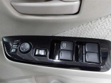 運転席から左右のドアミラーの開閉が可能です♪駐車場でのドアミラーの折り畳みが簡単です♪