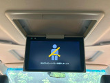 【フリップダウンモニター】大画面モニターで後席でもエンタメをお楽しみいただけます。小さなお子様にも大人気の装備です♪
